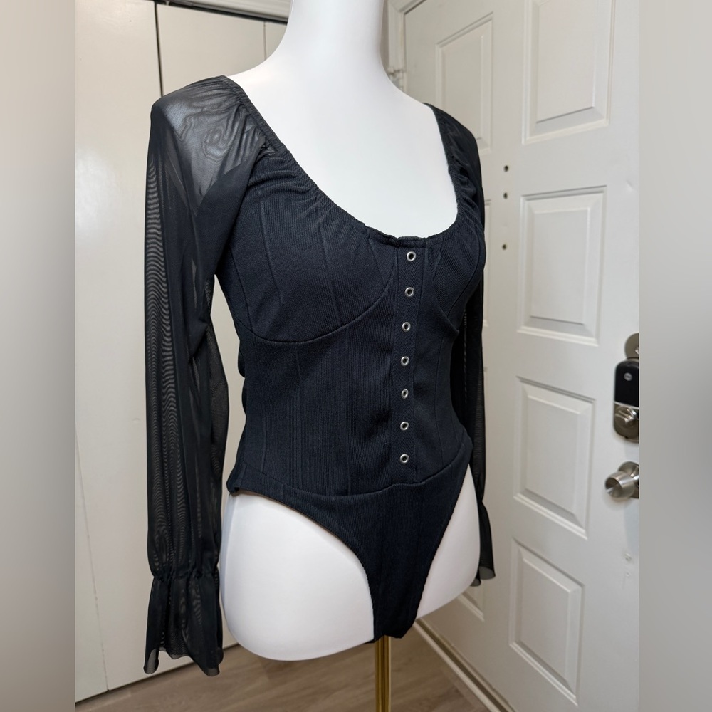 PrettyLittleThing Black Ribbed Bodysuit - Picture 3 of 10